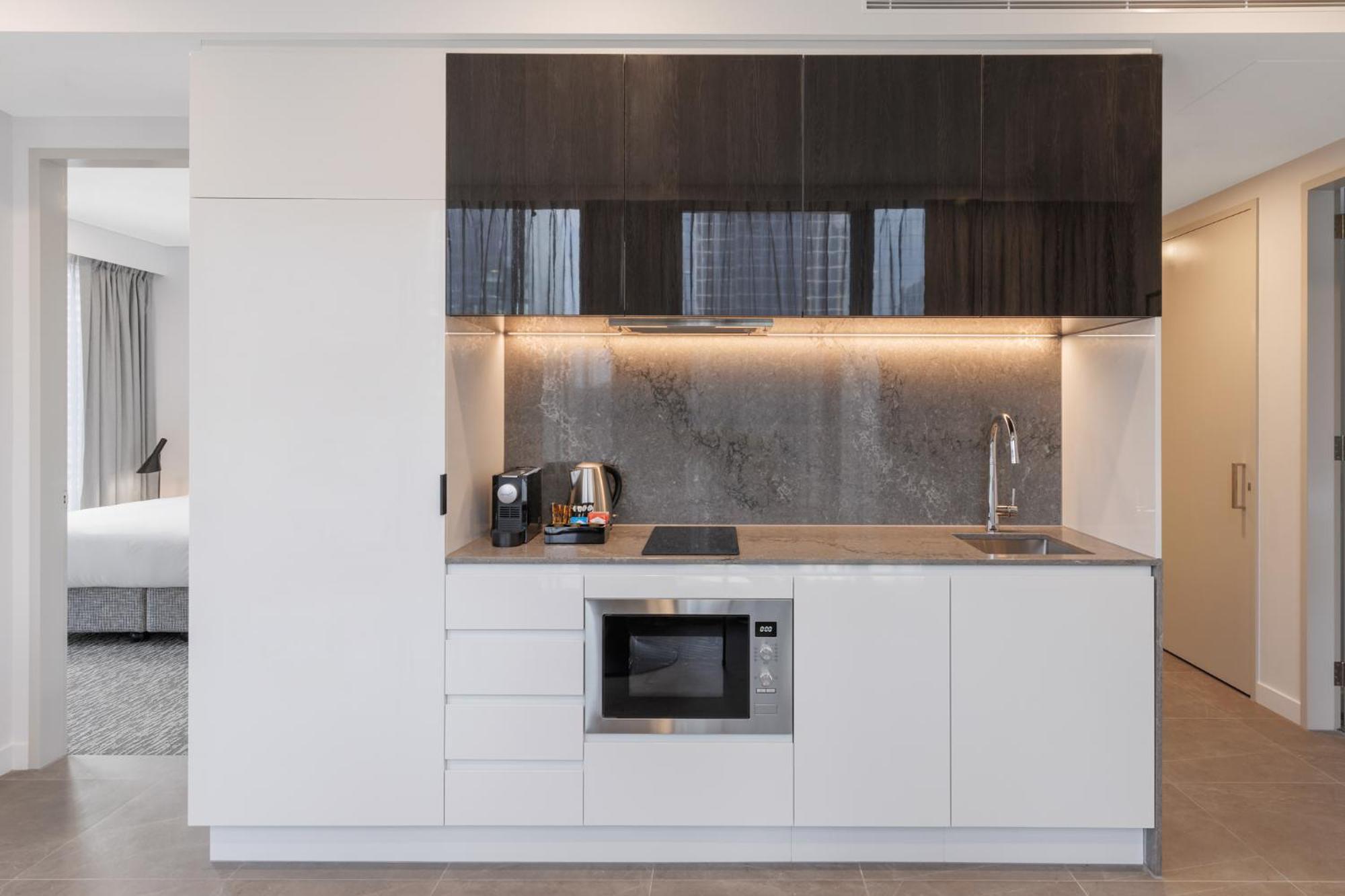 Meriton Suites Мельбурн Екстер'єр фото Kitchenette in a hotel room