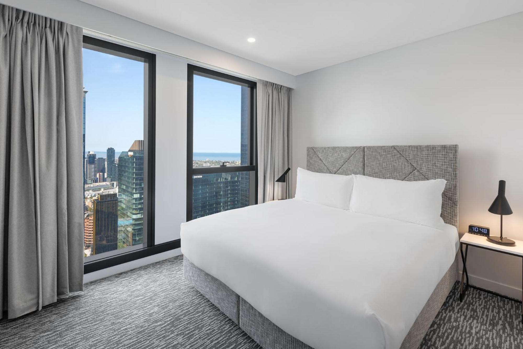 Meriton Suites Мельбурн Екстер'єр фото A bedroom at the hotel