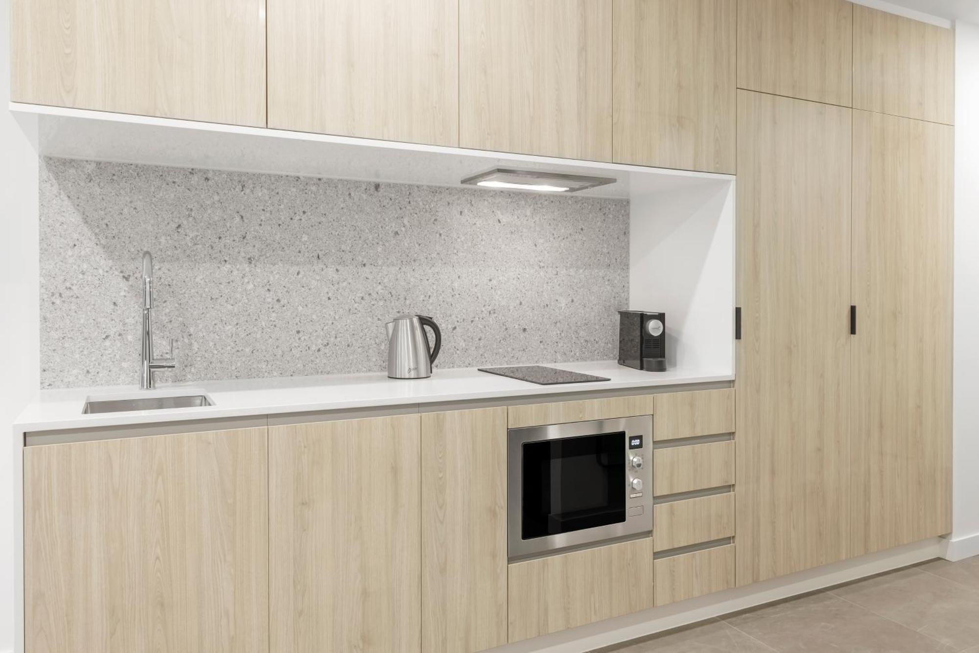 Meriton Suites Мельбурн Екстер'єр фото A kitchen in a typical apartment