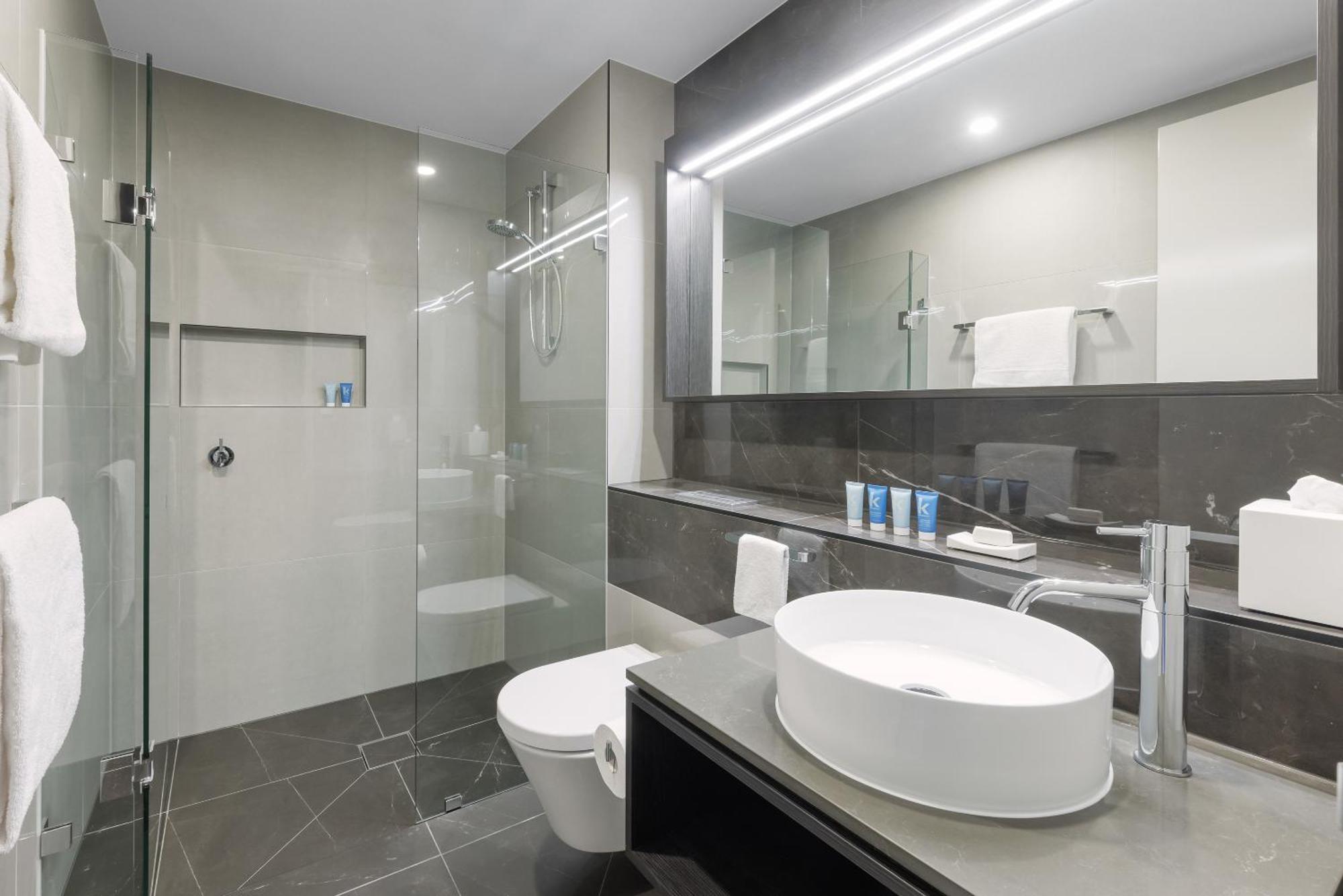Meriton Suites Мельбурн Екстер'єр фото A modern bathroom